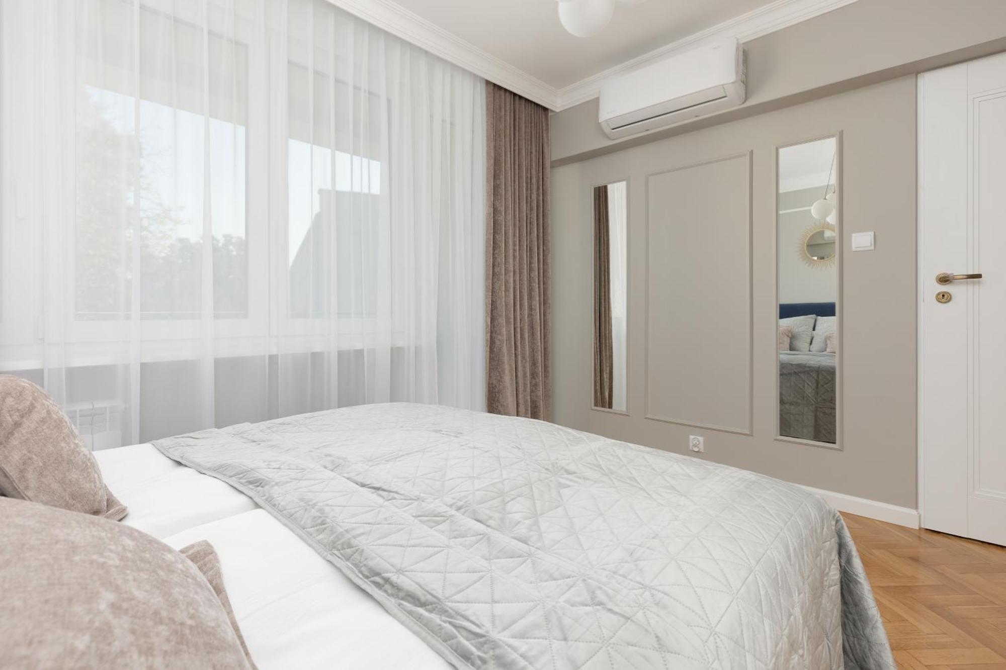 In The Centre Of By Renters * Warszawa